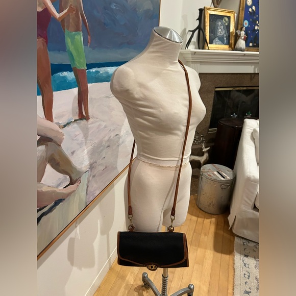 DOONEY & BOURKE USA Navy Vintage All Weather Leather Crossbody Envelope Purse - Picture 9 of 10